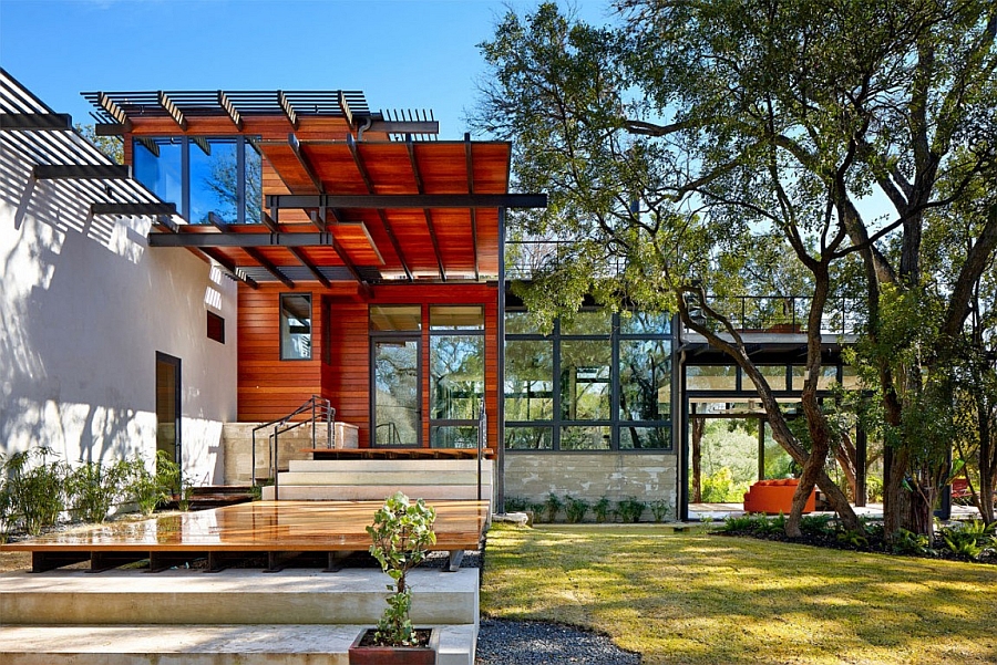 Metal frame and wood shape the exterior of the eco-friendly house