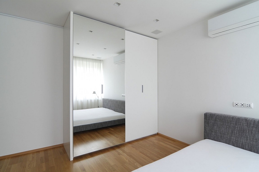 Mirrors help in enhancing visual space in small bedrooms