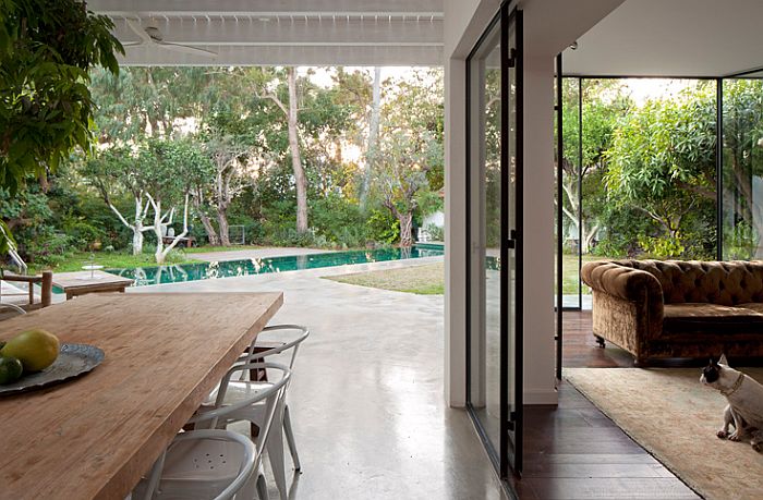 Outdoor dining area and the pool