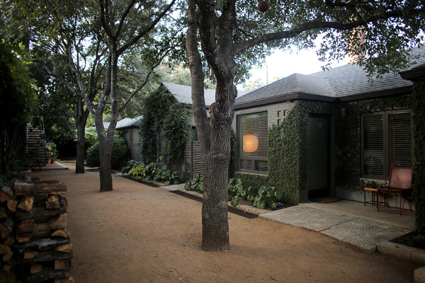 Shaded path at Austin's San Jose Hotel