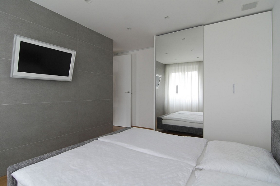 Sliding doors in the bedroom