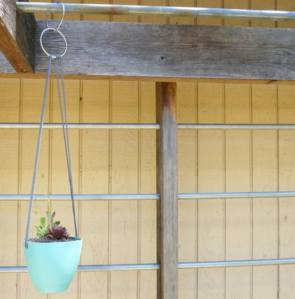 Small DIY hanging planter