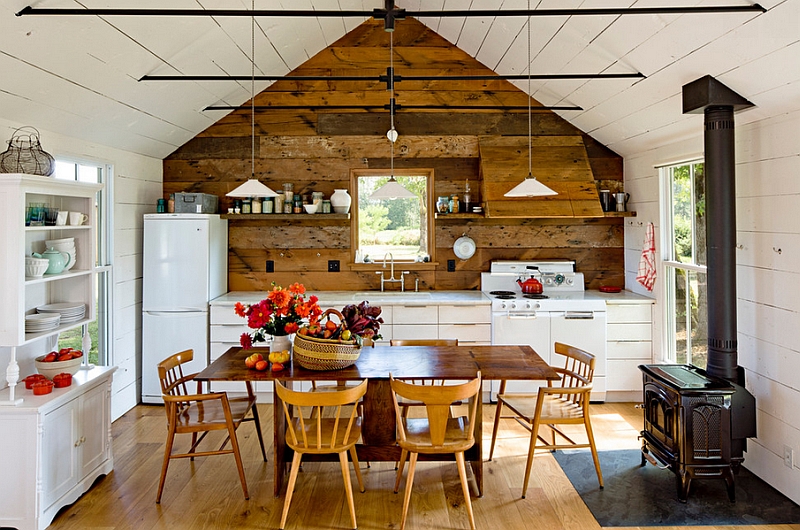 Small kitchen and dining room idea with farmhouse style