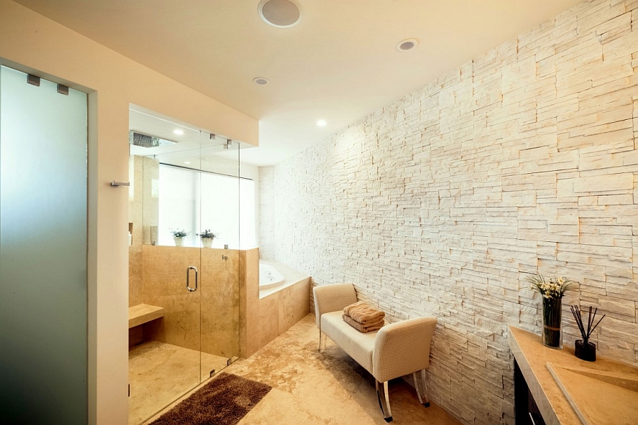 Smart use of space in the spa-like contemporary bath