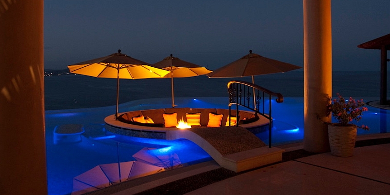 Step into the sunken lounge in the pool in style!