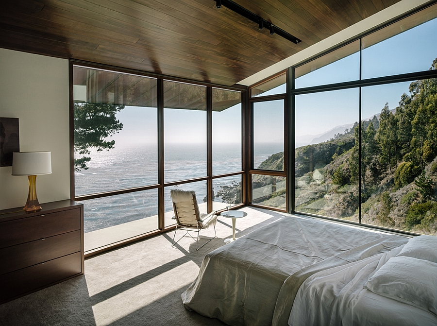 Stunning contemporary bedrrom of cliffside california home with Pacific Ocean views