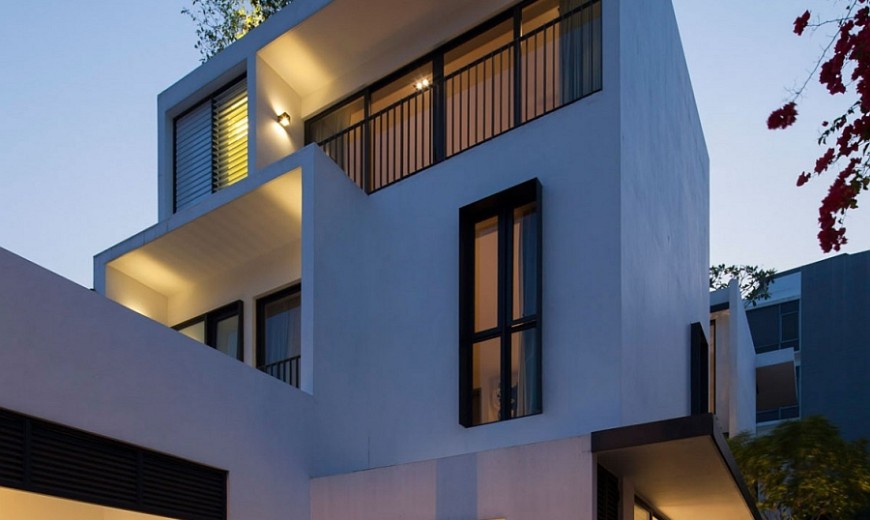 Clever Use Of Louvers And A Neutral Color Scheme Transform The Goodlink House