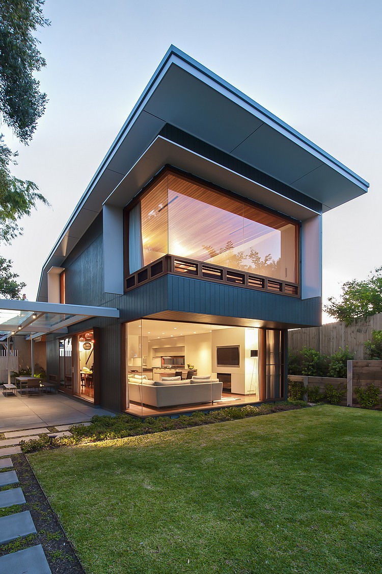 Contemporary Coogee House in Sydney by Tanner Kibble Denton Architects