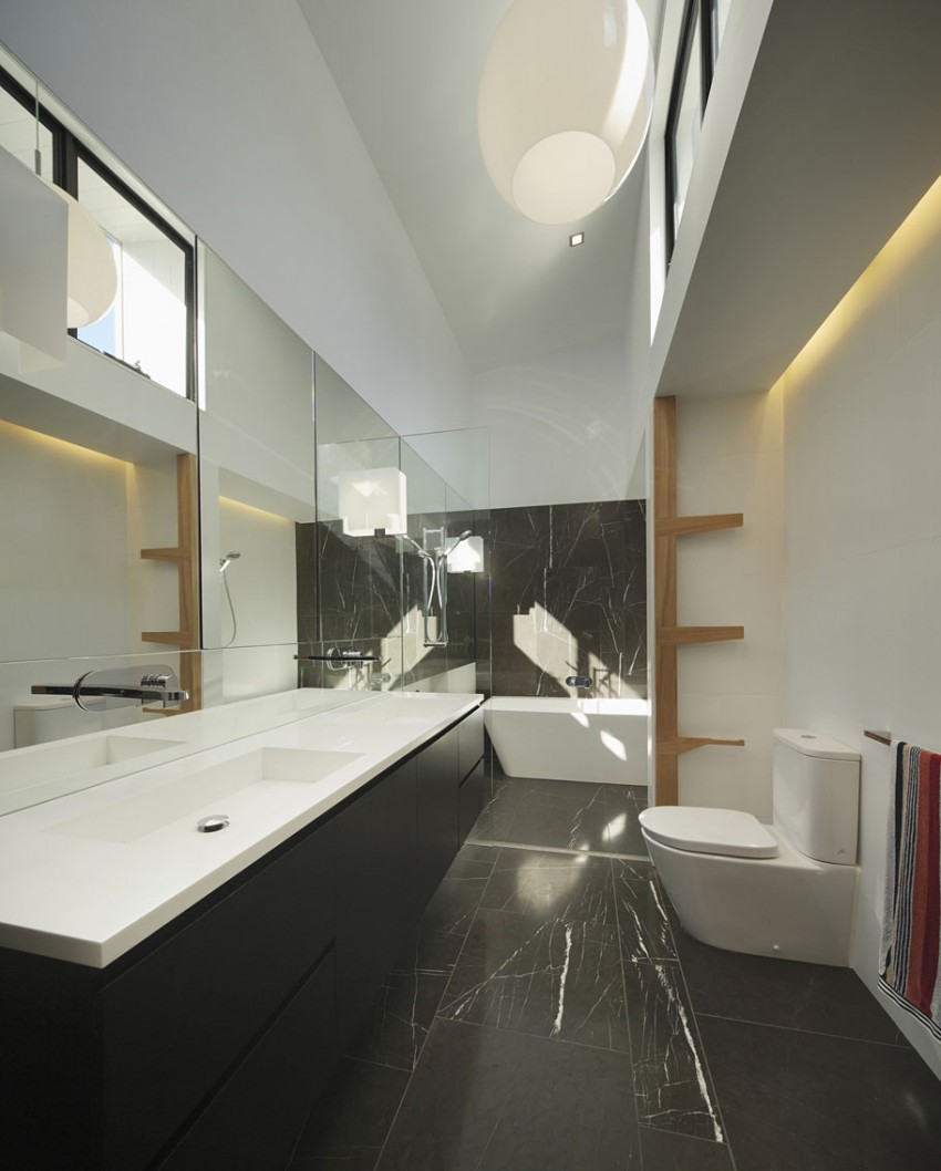 Contemporary bath in black and white