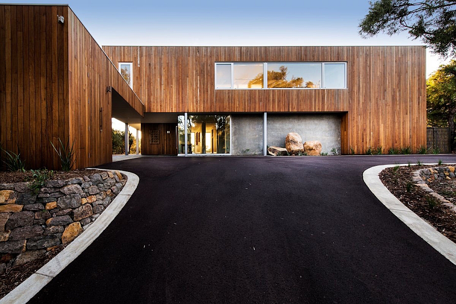 Driveway leading to the lavish beach house overlooking the Indian Ocean