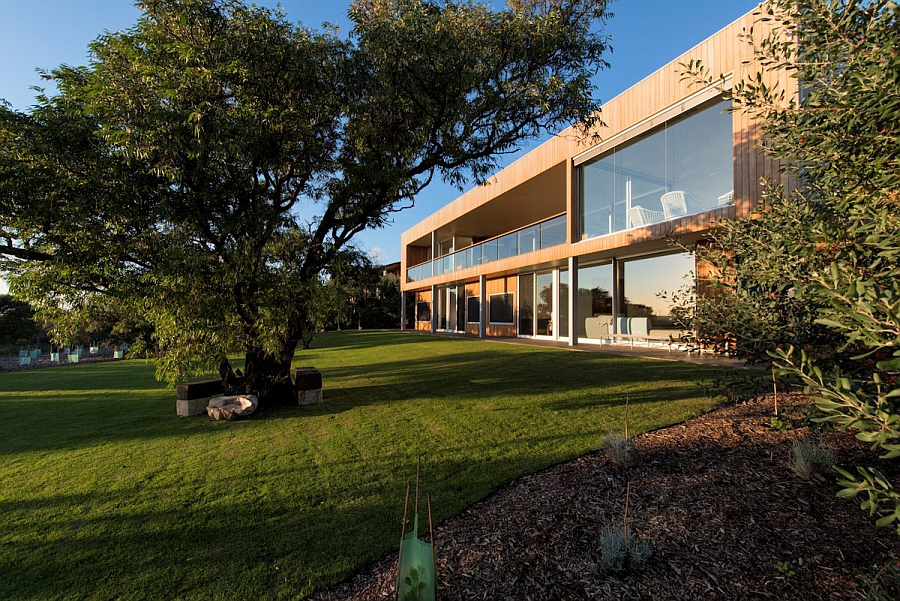 Extravagant garden of the Aussie Beach House overlooking the Indian Ocean