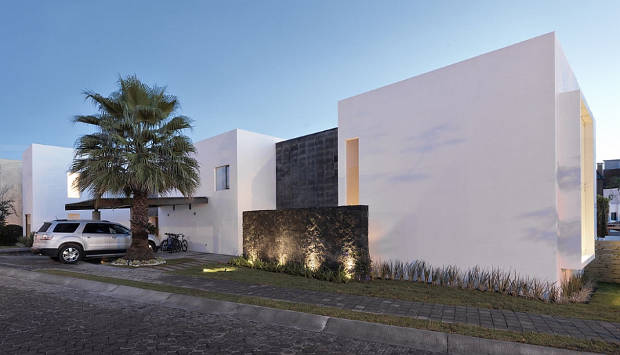 Front facade of the contemporary home in Mexico