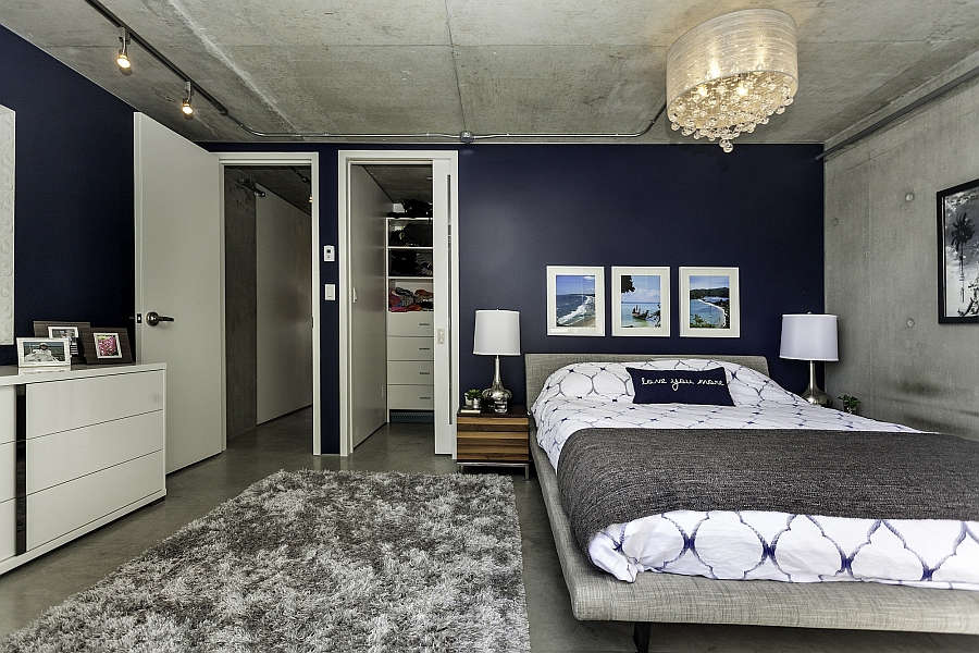 Gorgeous bedroom in blue and white