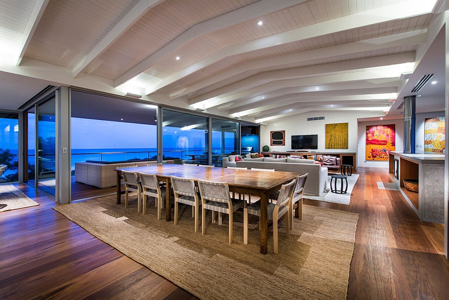 Gorgeous dining area connected with the patio outdoors