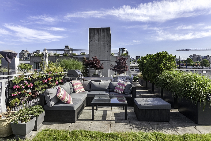 Gorgeous roof deck with water and gas amenities along with amazing views of Vancouver