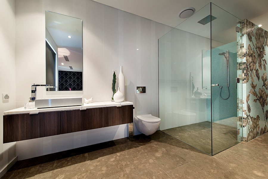 Interesting wall pattern adds glam to the bathroom