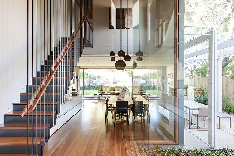 Chic Sydney House Extends Its Living Area With A Cool Glass