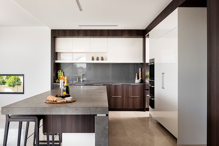 Kitchen shelving that disappears into the backdrop