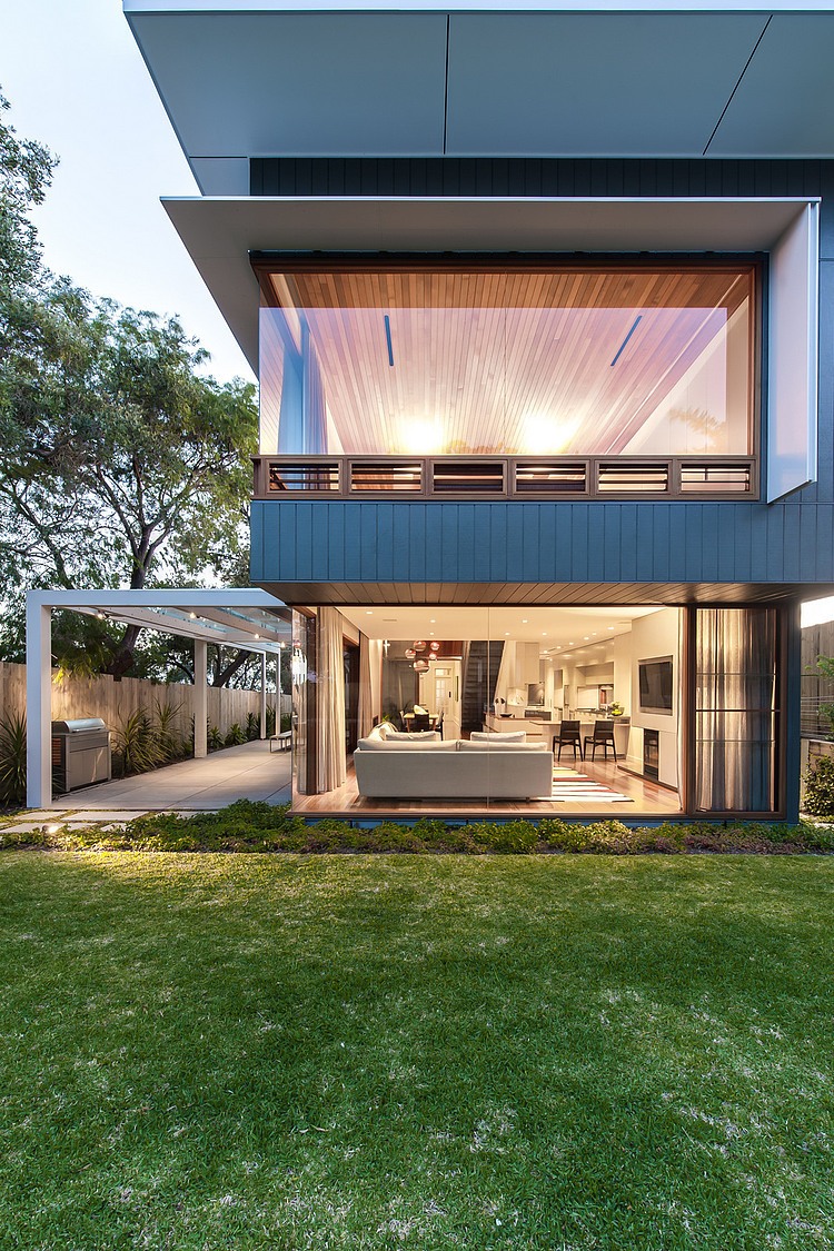 Living space of the stylish sydney house connected seamlessly with the backyard