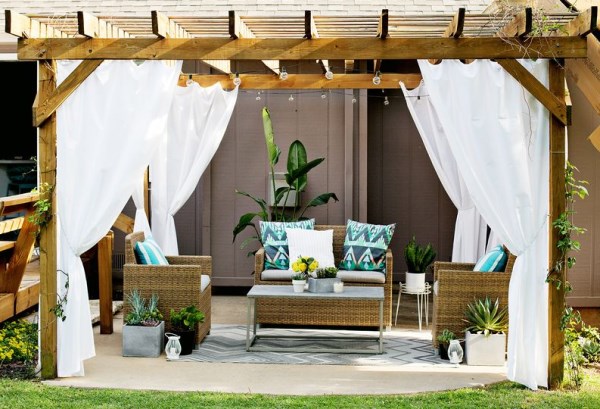 Lounge with outdoor curtains