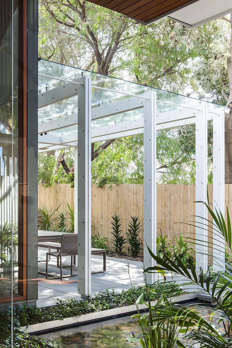 Pergola with stainless steel beams and a glass top