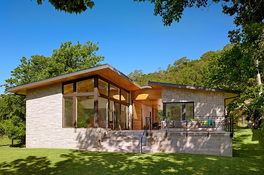 Serene Texas weekend retreat with a breezy ambiance and modern facilities