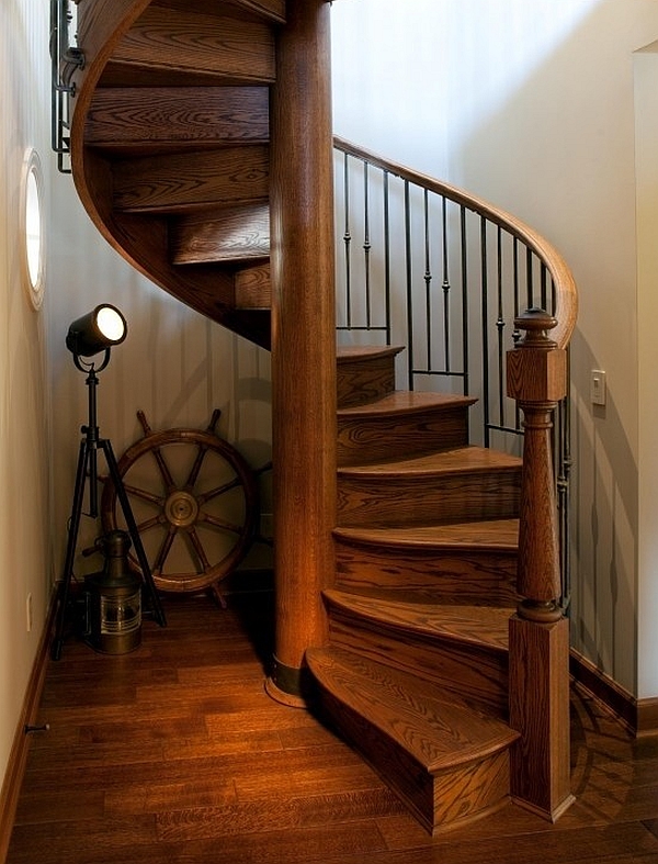 Simple tripod lamp accentuates the nautical vibe of this beautiful entrance