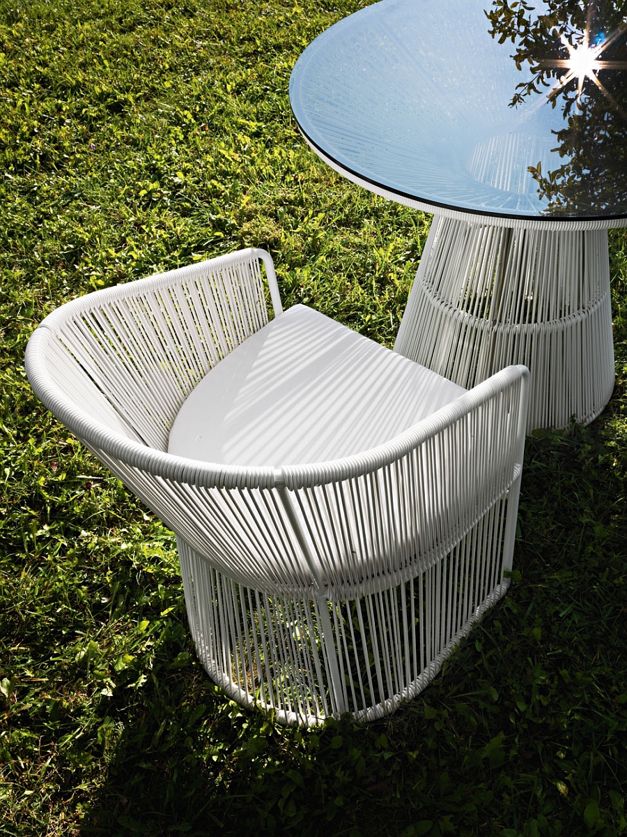 Stylish outdoor seating insipired by the Platner table and chairs