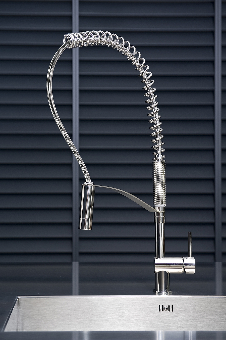 The indomitable and bold design of the Vela L kitchen faucet