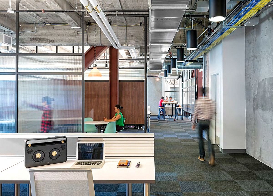 Workstations inside the office that promote interaction