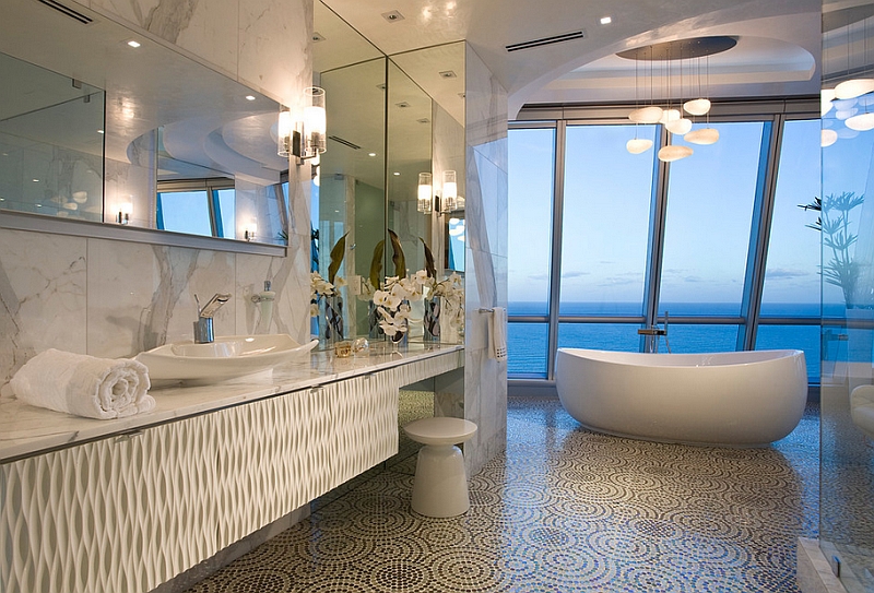 Amazing contemporary bath with stunning ocean views