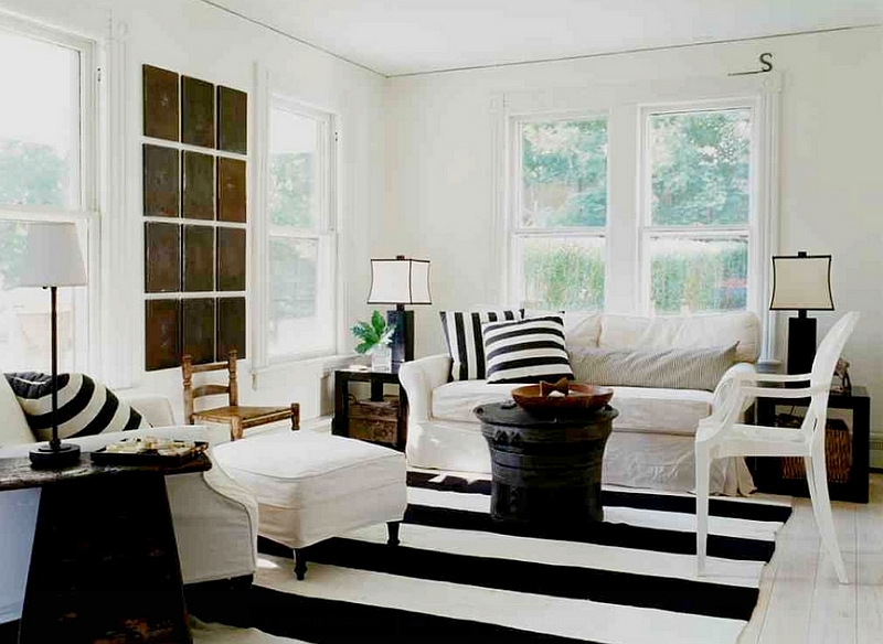 Beach style meets chic farmhouse appeal in this cool black and white living room