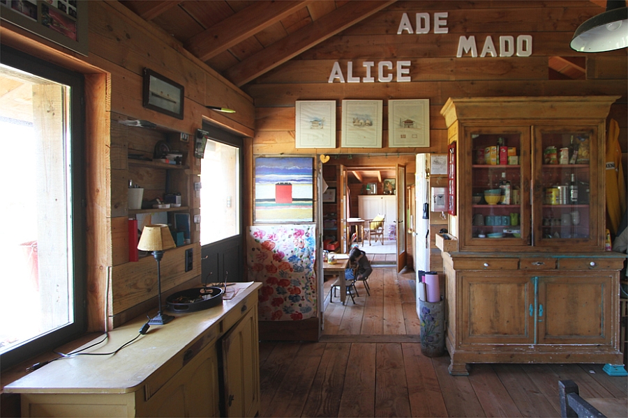 Beautiful display in the living room of the cabin