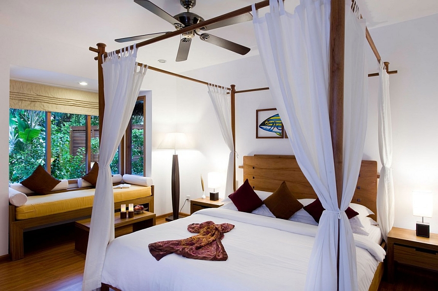 Canopy beds accentaute the appeal of the exotic getaway