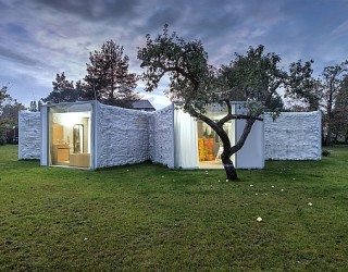 Unique Landscape And Gorgeous Framed Views Shape The Chameleon House