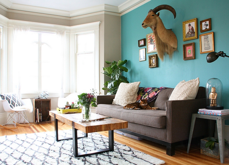 Combine teal with lighter shades for a summer style living room