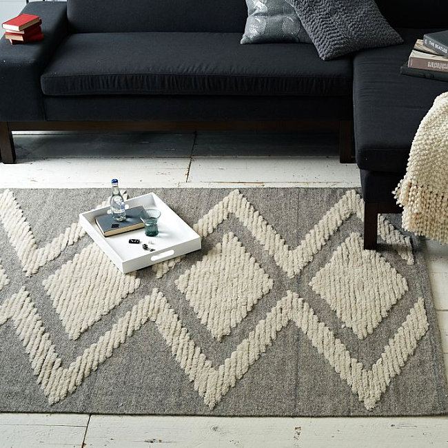 Diamond-pattern rug