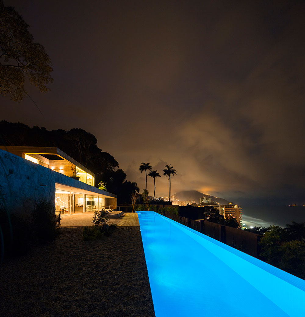 Exclusive penthouse offers mesmerizing ocean views of night life of Rio De janerio!