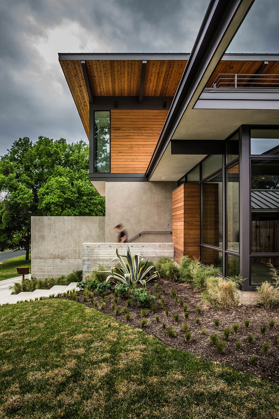 Exterior of the Barton Hills Residence in Texas in Wood, Steel and Glass