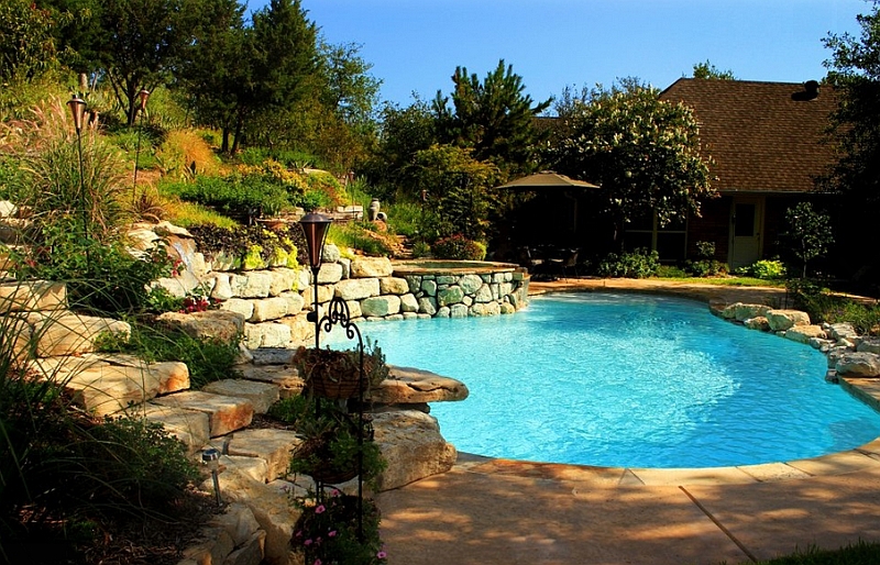 Fabulous pool that imitates the ambiance of a natural lagoon