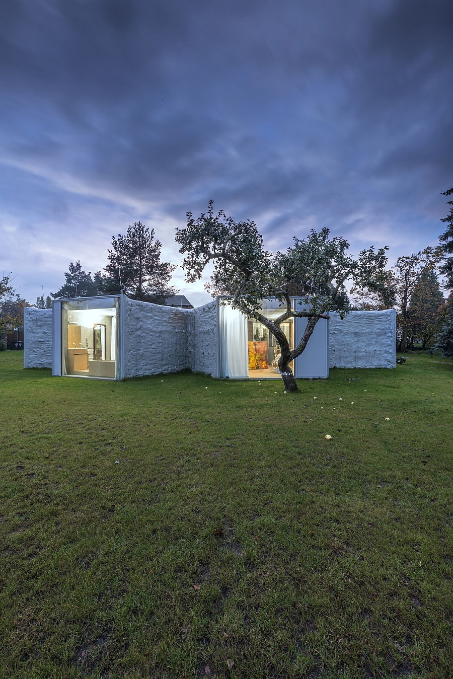 Gorgeous Chameleon House responds to the conditions of the landscape