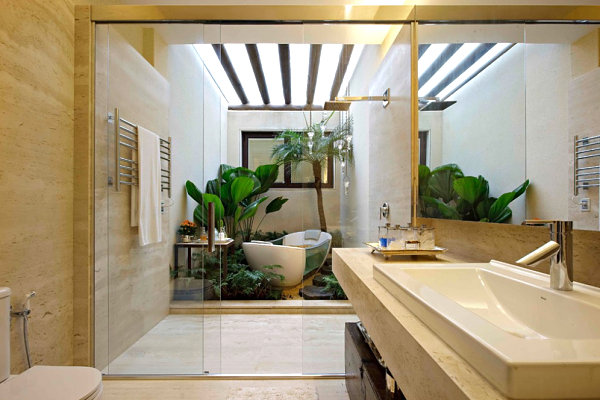 Greenery in the bathroom