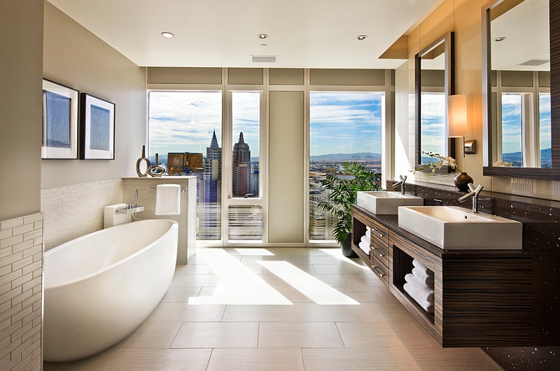 Iconic city skyline of Las Vegas acts as the perfect backdrop for this stunning bathroom