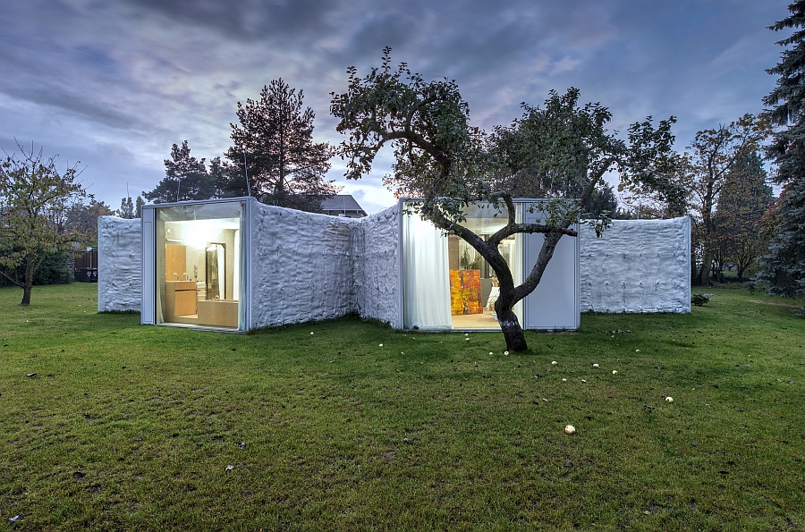 Landscape outside defines the shape and orientation of the various wings of the Chameleon House