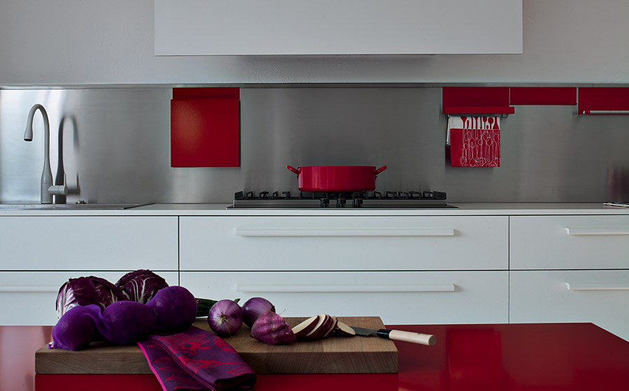 Lovely red accents and rich purples bring oriental charm to the modern kitchen