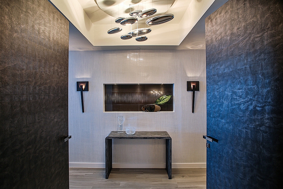 Mercury Sospensione by Artemide in the contemporary entryway steals the show with ease