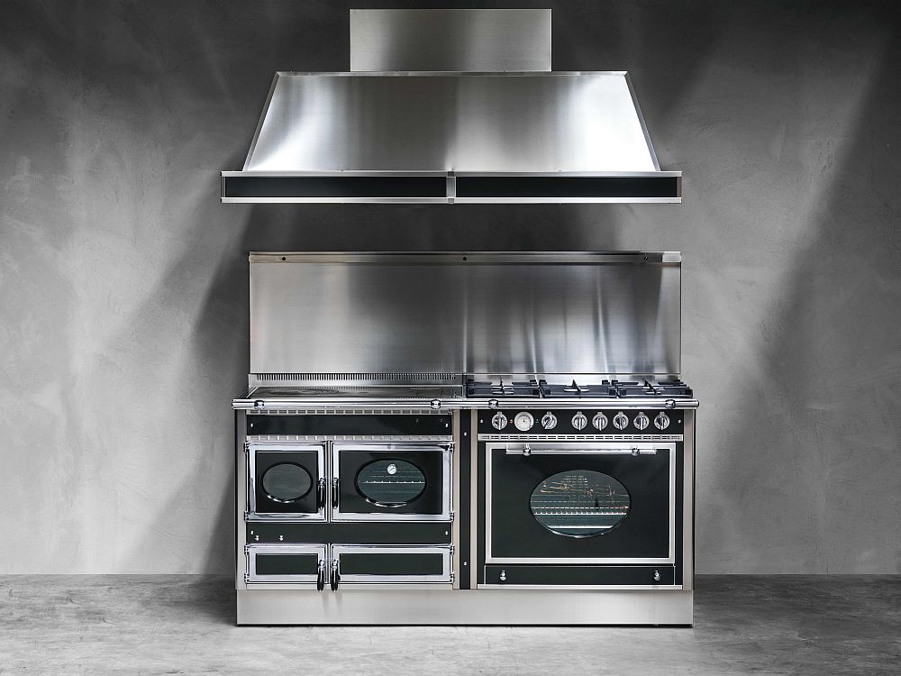Metallic hues of the Country wood-burning cooker
