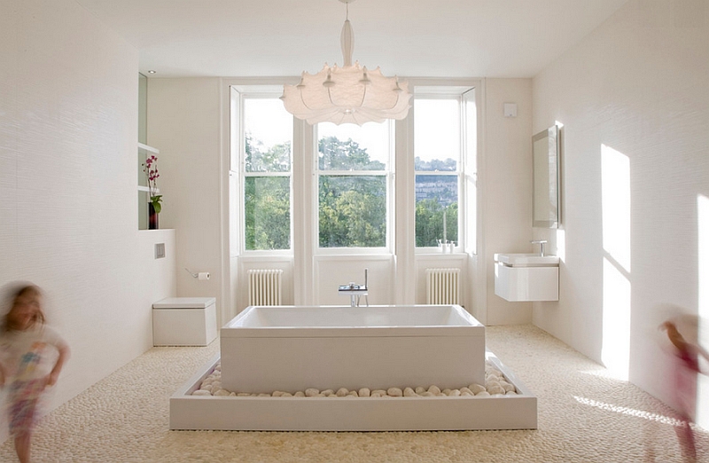 Minimal design of the En-Suite-Bathroom with classic British style