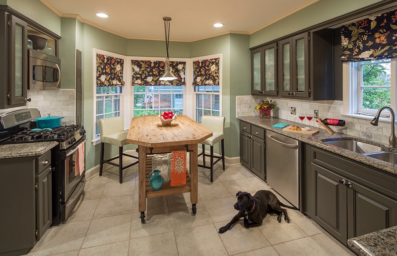 Simple kitchen island on wheels also serves as a cool dining nook