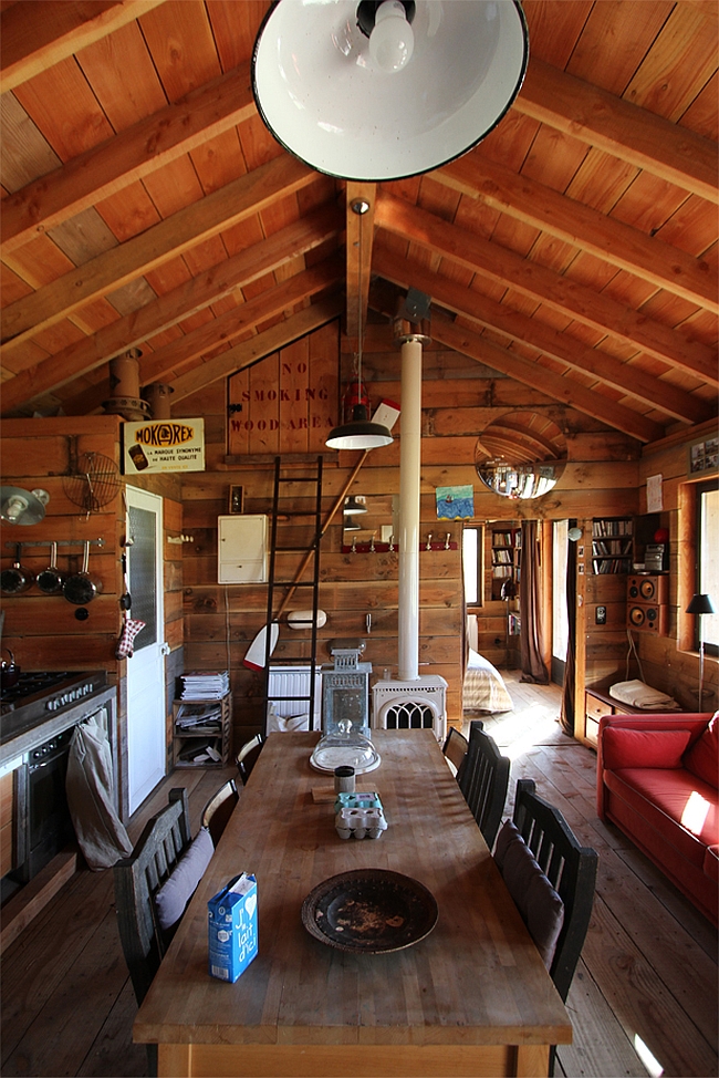 Small dining area in the heart of the cabin